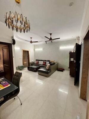 Parking in 2.5 BHK Builder Floor at Sector 38 – for Rent