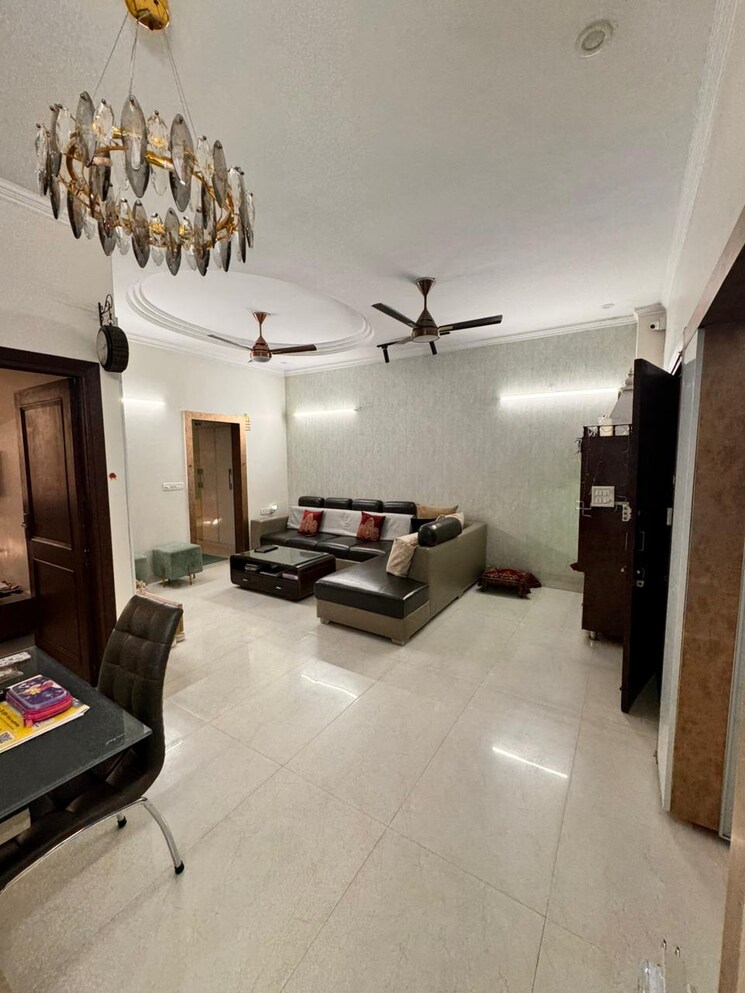  Parking, sector 38 2.5 Bedroom 1600 Sq.Ft. Builder Floor In Sector 38 Gurgaon 9261544