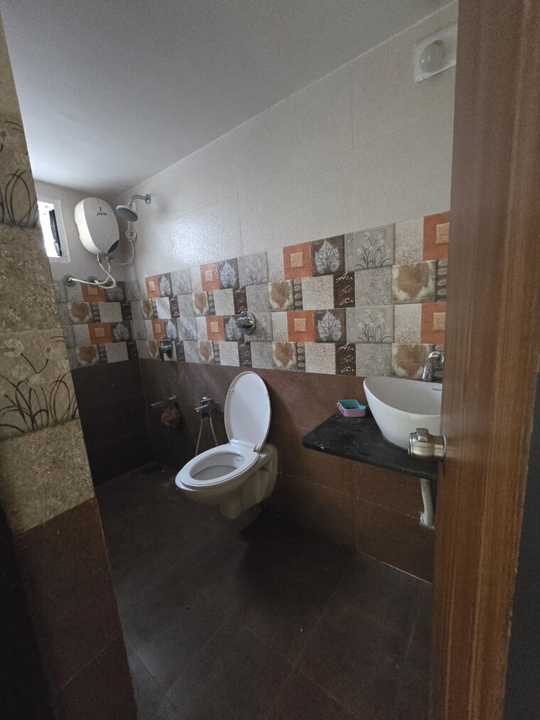 Bathroom, harni road 3 Bedroom 1590 Sq.Ft. Apartment In Harni Road Vadodara 9277730