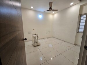 Room in 3 BHK Apartment at Harni Road – for Rent