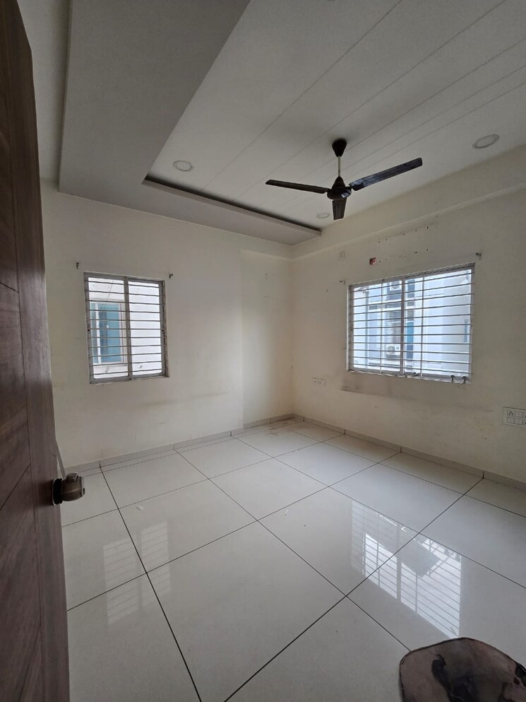 Room, harni road 3 Bedroom 1590 Sq.Ft. Apartment In Harni Road Vadodara 9277730