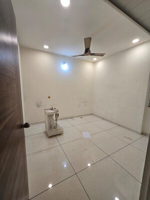 Room in 3 BHK Apartment at Harni Road – for Rent