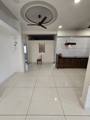 Room in 3 BHK Apartment at Harni Road – for Rent