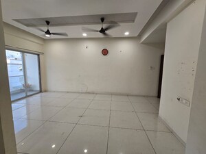 Room in 3 BHK Apartment at Harni Road – for Rent