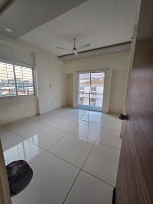 Room in 3 BHK Apartment at Harni Road – for Rent