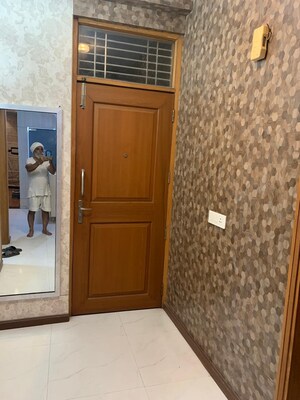 Furnished Amenities in 3.5 BHK Builder Floor at Vasant Vihar – for Rent