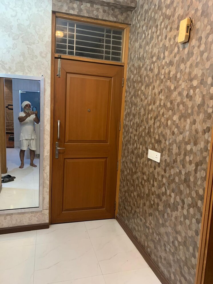 undefined, vasant vihar 3.5 Bedroom 1200 Sq.Ft. Builder Floor In Vasant Vihar Delhi 9277769