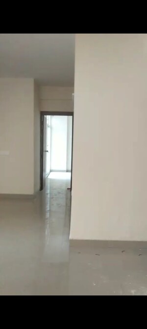 Room in 4 BHK Apartment at Proview Officer City, Raj Nagar Extension – for Rent
