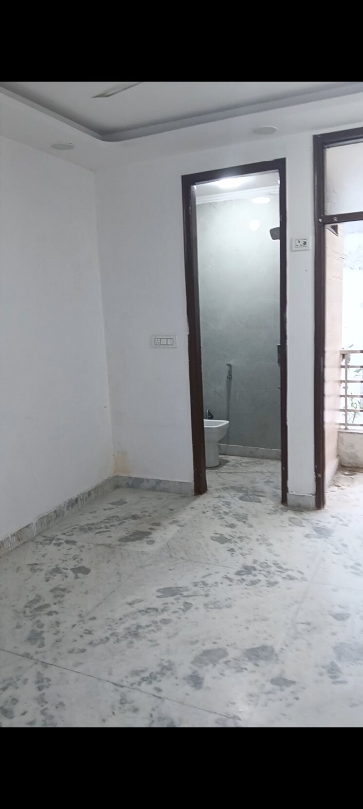 Room, govindpuri 2 Bedroom 65 Sq.Yd. Builder Floor In Govindpuri Delhi 9277793