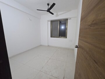 Room in 3 BHK Apartment at Sama Savli Road – for Rent