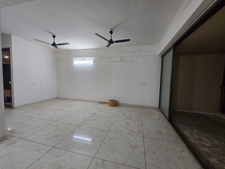 Room, sama savli road 3 Bedroom 1800 Sq.Ft. Apartment In Sama Savli Road Vadodara 9277786