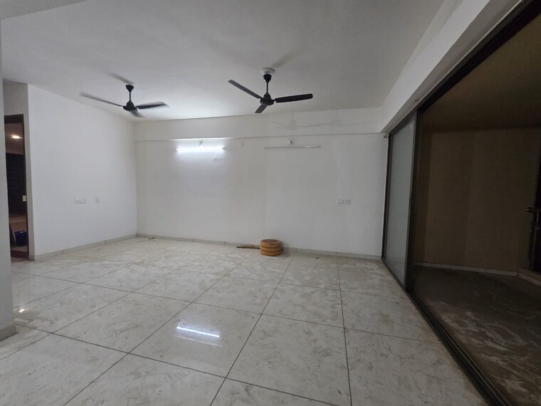 Room, sama savli road 3 Bedroom 1800 Sq.Ft. Apartment In Sama Savli Road Vadodara 9277786