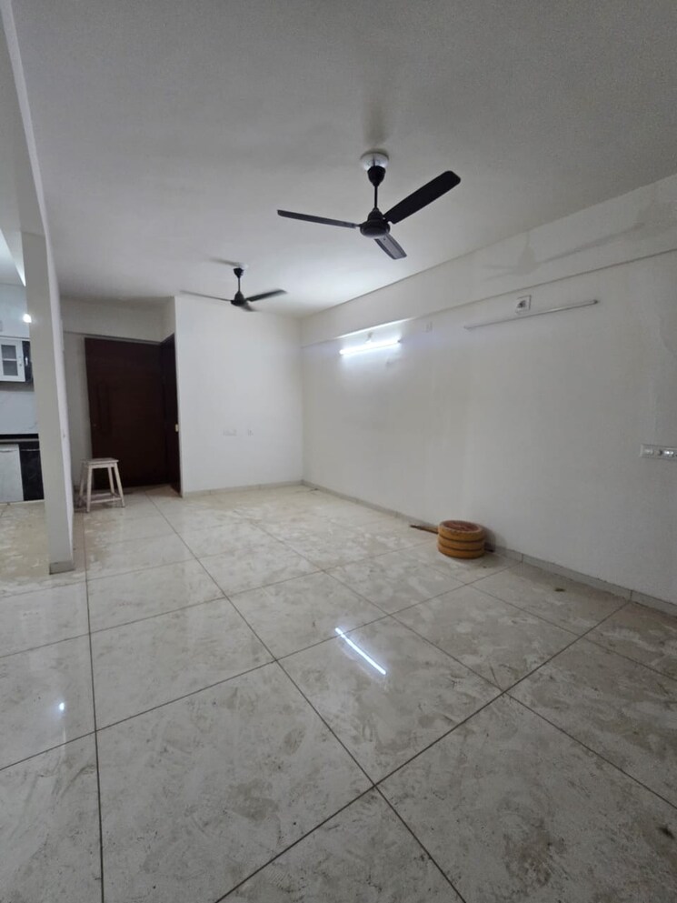 Room, sama savli road 3 Bedroom 1800 Sq.Ft. Apartment In Sama Savli Road Vadodara 9277786