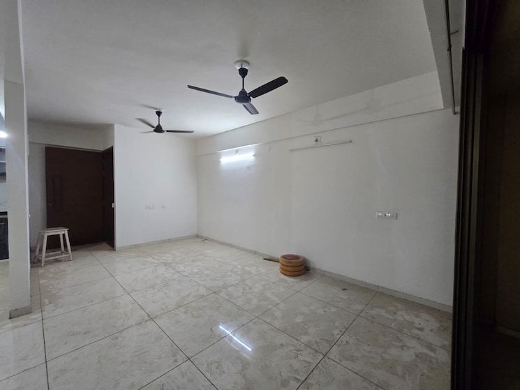 Room, sama savli road 3 Bedroom 1800 Sq.Ft. Apartment In Sama Savli Road Vadodara 9277786