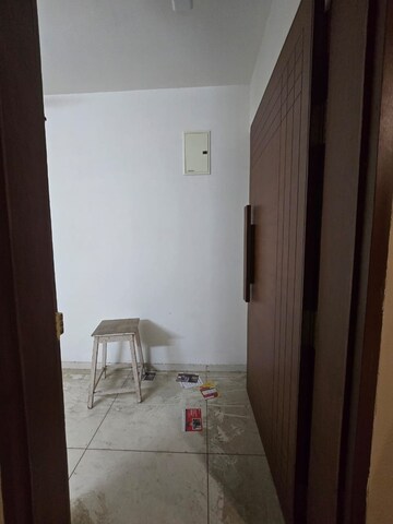 Room in 3 BHK Apartment at Sama Savli Road – for Rent