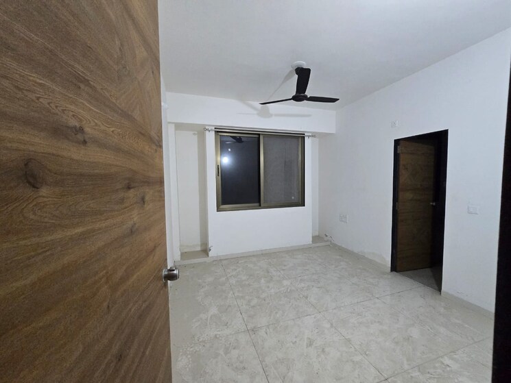 Room, sama savli road 3 Bedroom 1800 Sq.Ft. Apartment In Sama Savli Road Vadodara 9277786