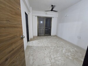 Room in 3 BHK Apartment at Sama Savli Road – for Rent