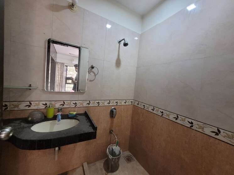 Bathroom, worli Pg For Boys & Girls In Worli 9277813