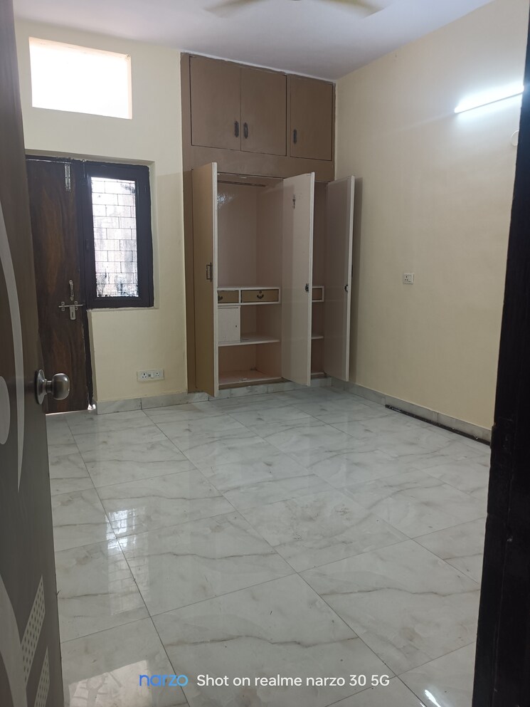 Room, ip extension 2 Bedroom 1000 Sq.Ft. Apartment In Ip Extension Delhi 9277835