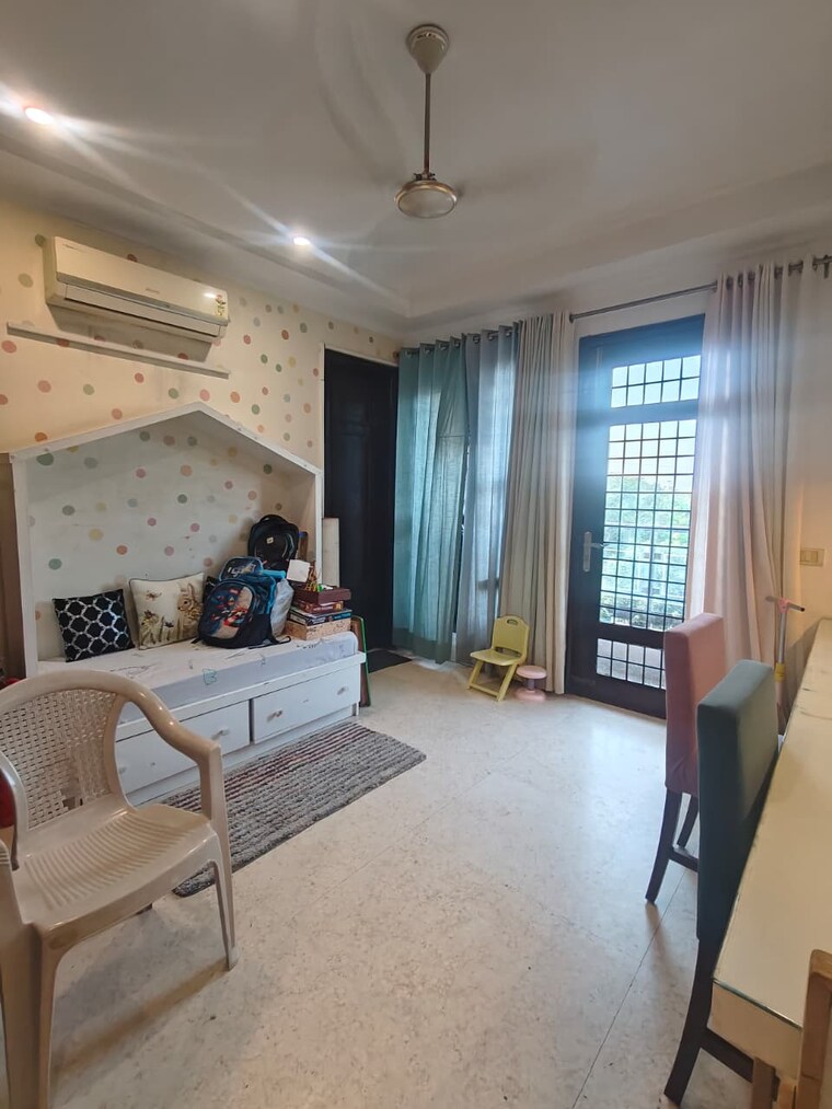 Living Room, east of kailash 4 Bedroom 2700 Sq.Ft. Builder Floor In East Of Kailash Delhi 9277839