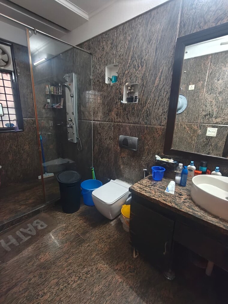 Team Area, east of kailash 4 Bedroom 2700 Sq.Ft. Builder Floor In East Of Kailash Delhi 9277839