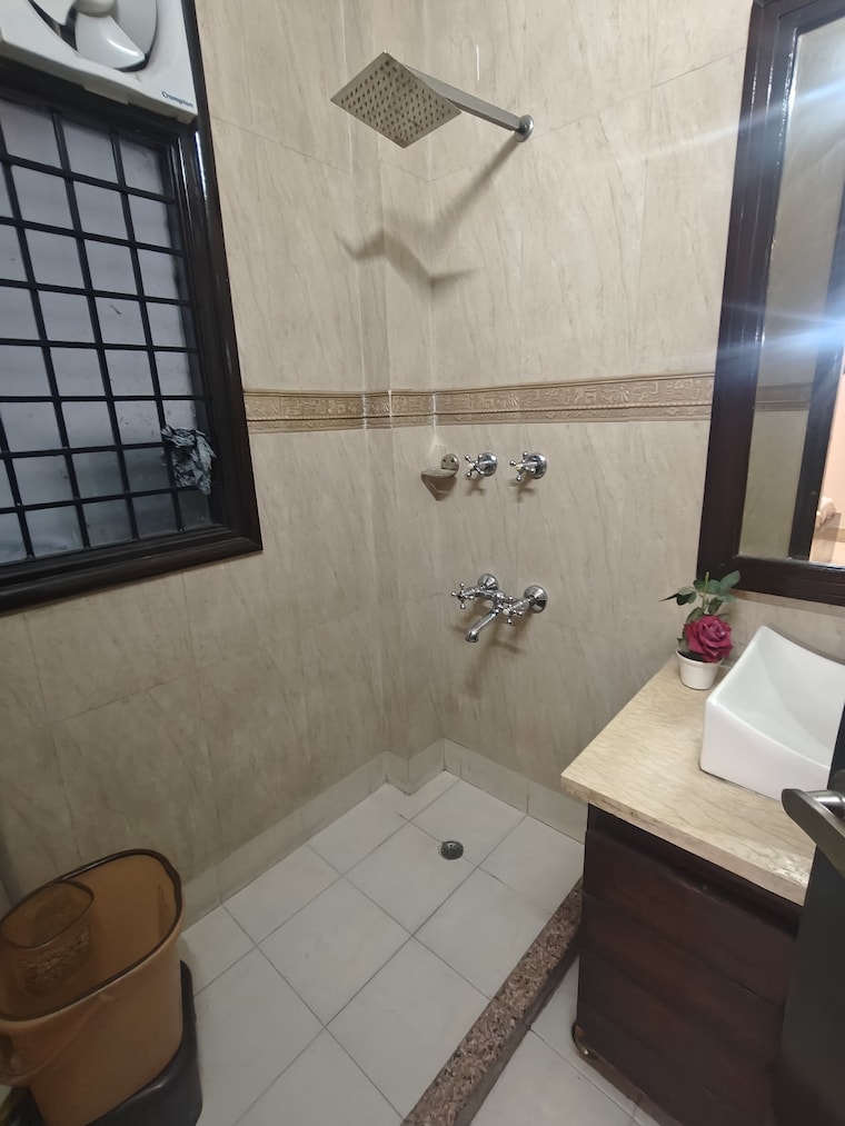 Bathroom, east of kailash 4 Bedroom 2700 Sq.Ft. Builder Floor In East Of Kailash Delhi 9277839