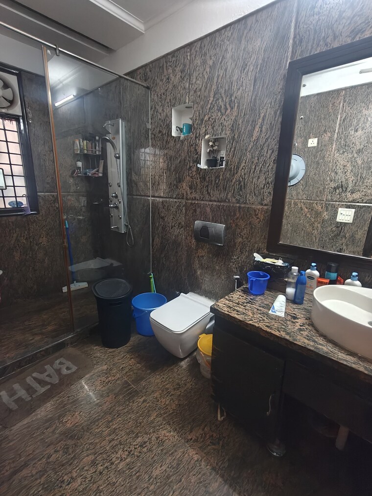 Team Area, east of kailash 4 Bedroom 2700 Sq.Ft. Builder Floor In East Of Kailash Delhi 9277839