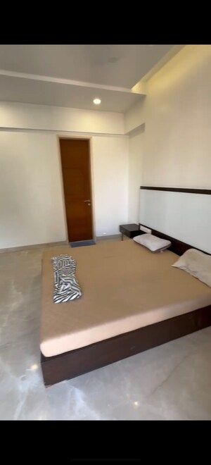 Bedroom in 4 BHK Apartment at Transcon Flora Heights, Andheri West – for Rent