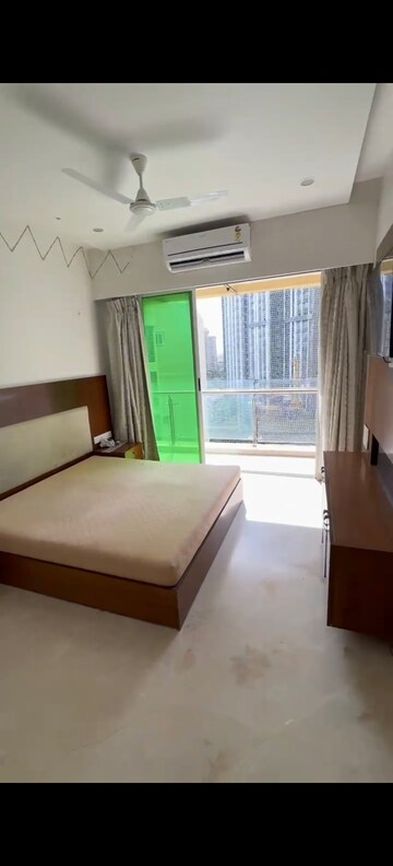 Bedroom in 4 BHK Apartment at Transcon Flora Heights, Andheri West – for Rent