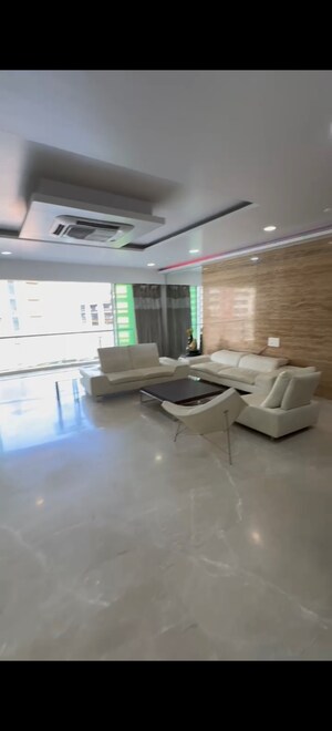 Team Area in 4 BHK Apartment at Transcon Flora Heights, Andheri West – for Rent