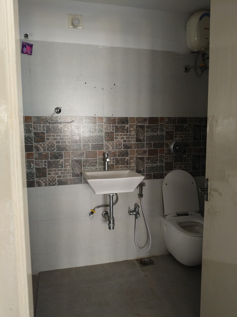 Bathroom, ramdevnagar 3 Bedroom 1800 Sq.Ft. Apartment In Ramdevnagar Ahmedabad 9277919