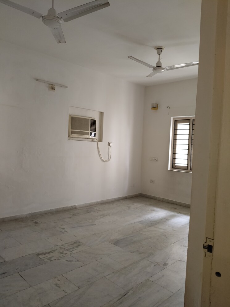 Room, ramdevnagar 3 Bedroom 1800 Sq.Ft. Apartment In Ramdevnagar Ahmedabad 9277919
