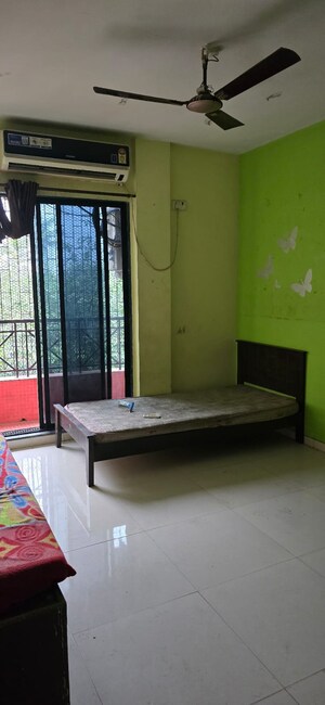 Living Room in 2.5 BHK Apartment at Yashwant Arcade, Kopar Khairane – for Rent