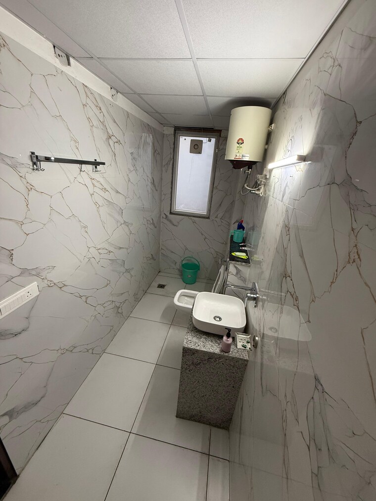 Bathroom, sector 40 2 Bedroom 1460 Sq.Ft. Builder Floor In Sector 40 Gurgaon 9278006