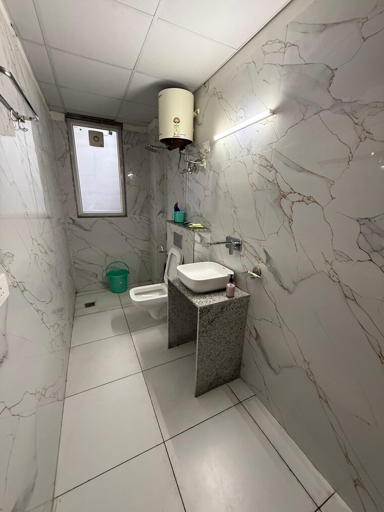 Bathroom, sector 40 2 Bedroom 1460 Sq.Ft. Builder Floor In Sector 40 Gurgaon 9278006