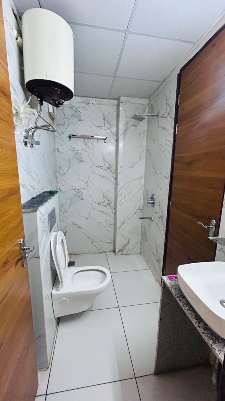 Bathroom, sector 40 2 Bedroom 1460 Sq.Ft. Builder Floor In Sector 40 Gurgaon 9278022