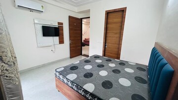 Bedroom in 2 BHK Builder Floor at Sector 40 – for Rent