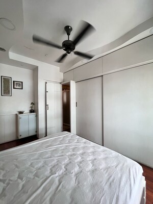 Bedroom in 3 BHK Apartment at Andheri West – for Rent