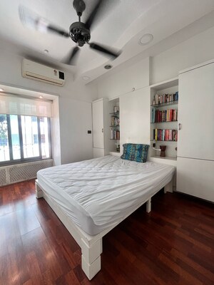 Bedroom in 3 BHK Apartment at Andheri West – for Rent