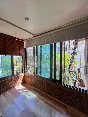 Bedroom in 3 BHK Apartment at Andheri West – for Rent