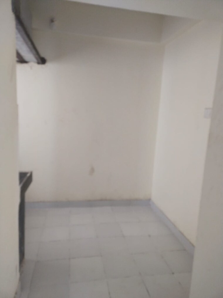 Room, kurla west 1 Bedroom 300 Sq.Ft. Apartment In Kurla West Mumbai 9278049