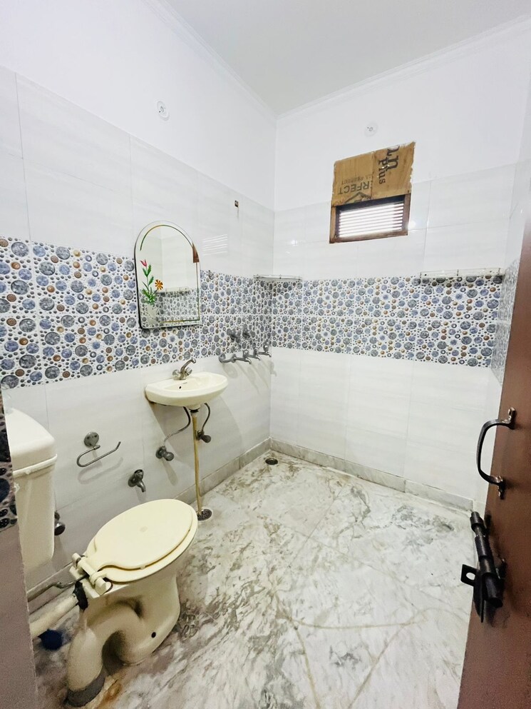 Bathroom, sector 39 2 Bedroom 1449 Sq.Ft. Builder Floor In Sector 39 Gurgaon 9278052