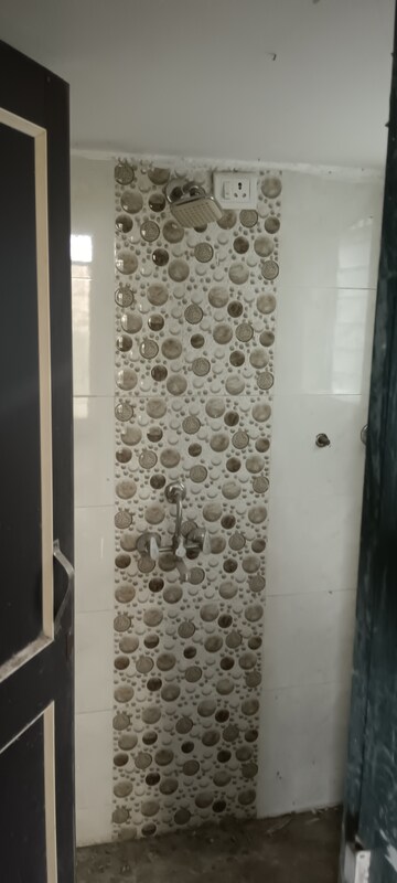 Bathroom in  Shop at Kalyan West – for Sale