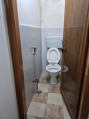 Bathroom in 2.5 BHK Builder Floor at Mayur Vihar – for Rent
