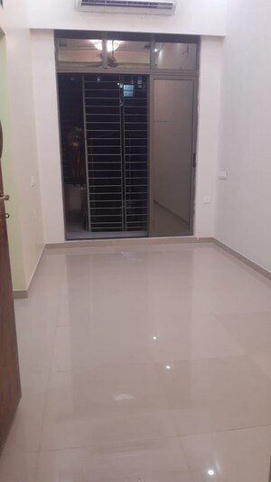 Room in 1 BHK Apartment at Lodha Vista, Lower Parel – for Rent