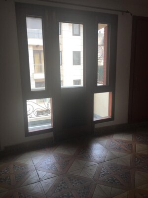 Room in 6+ BHK Independent House at Hemkunt Colony – for Rent