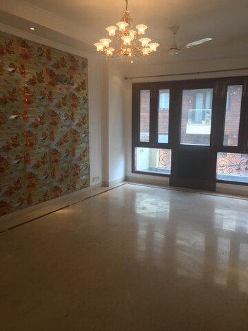 Room in 6+ BHK Independent House at Hemkunt Colony – for Rent