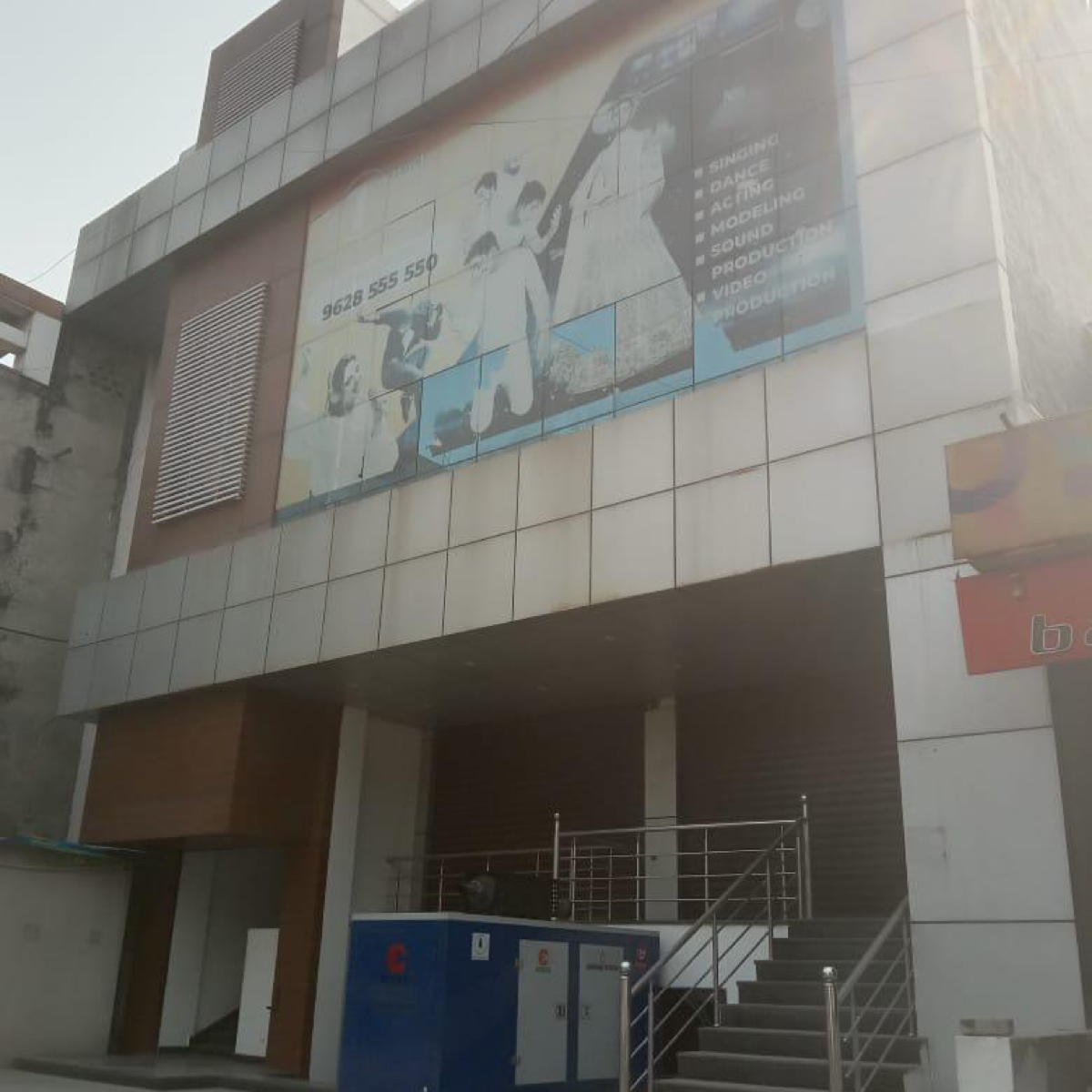 Office Space For Rent in Vibhuti Khand