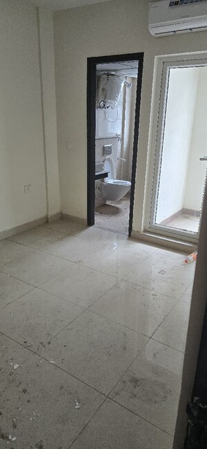 Room in 3 BHK Apartment at Breez Flora Avenue 33, Sohna Sector 33 – for Rent