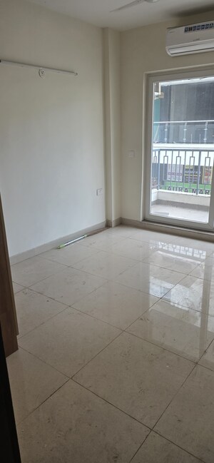 Room in 3 BHK Apartment at Breez Flora Avenue 33, Sohna Sector 33 – for Rent